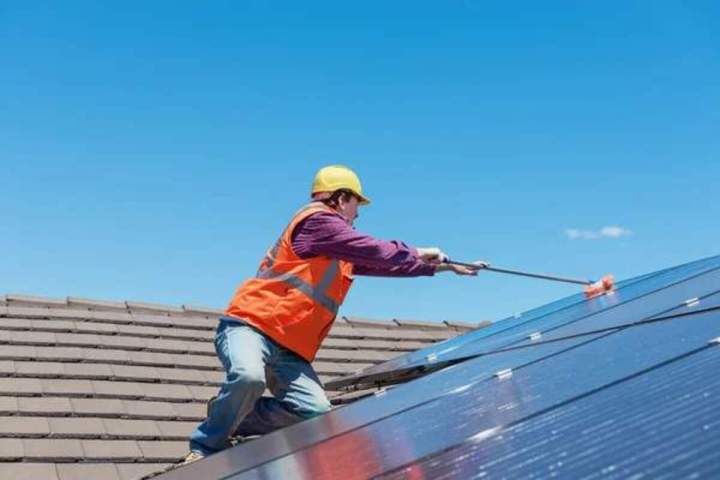 Nettoyage de panneaux solaires, Billom
